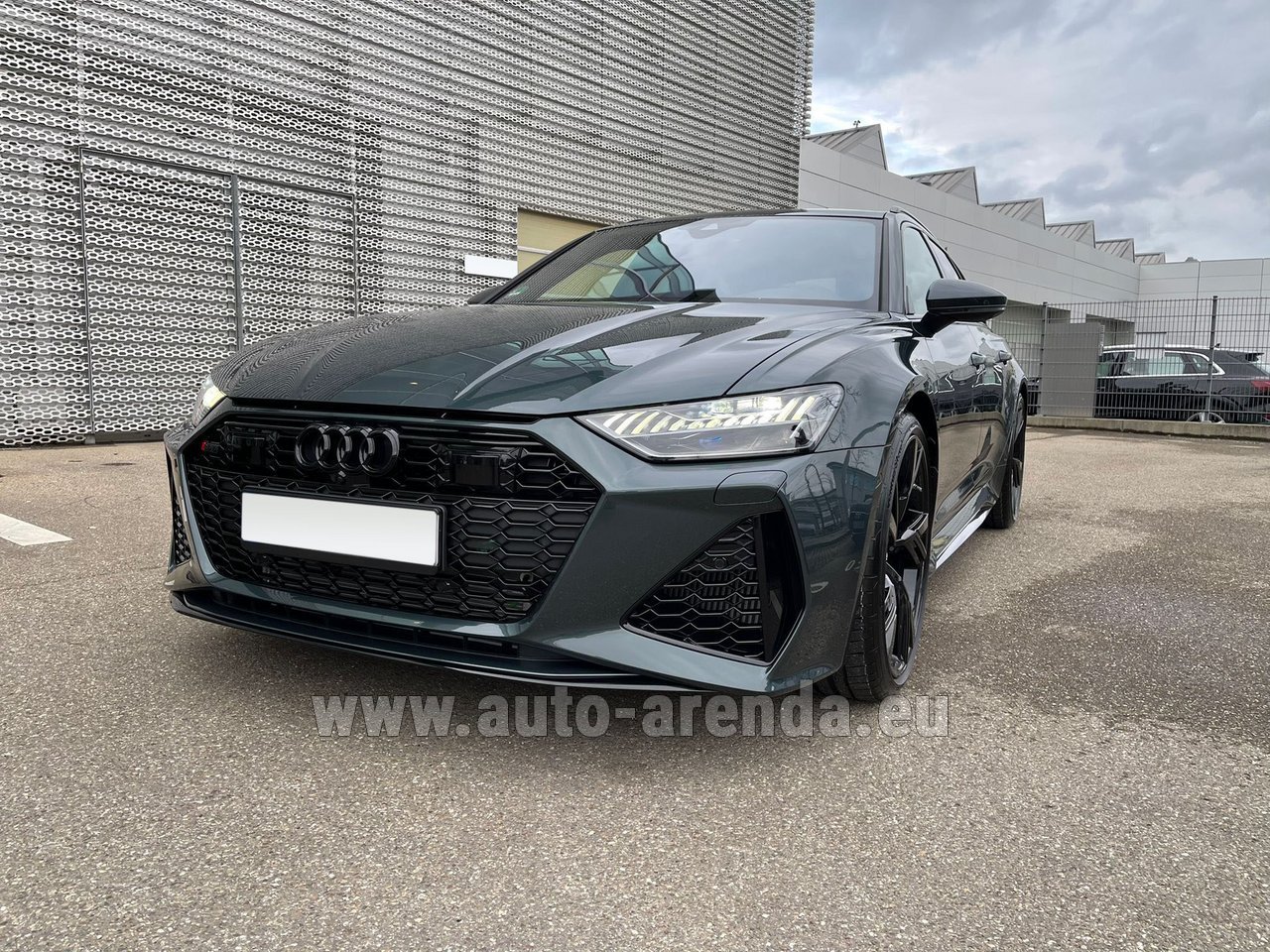 Аренда Ауди RS6 Avant Performance 4.0 TFSI quattro 8-stufige tiptronic в  аэропорту Барселоны - Эль-Прат | Авто-Аренда