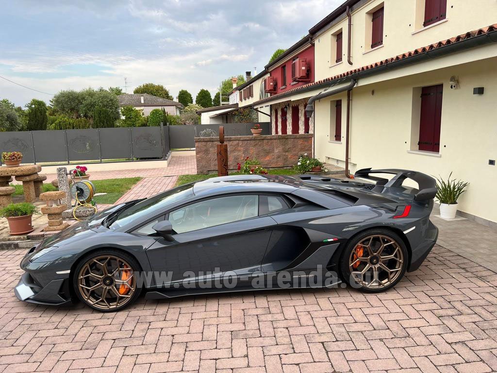 Rent the Lamborghini Aventador SVJ car in Spain