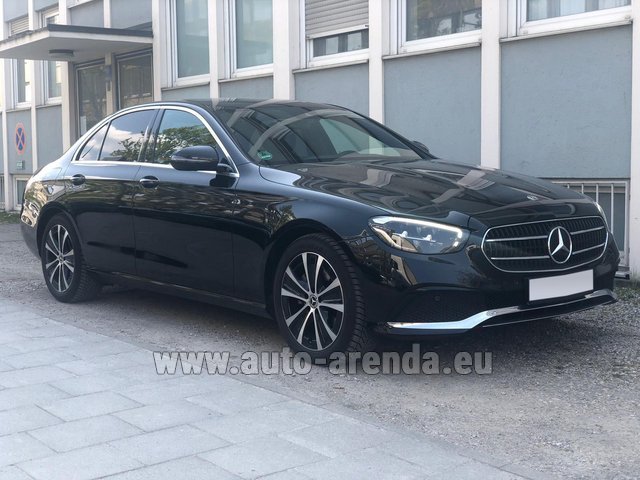 Rental Mercedes-Benz E200 AMG equipment in Madrid-Barajas airport